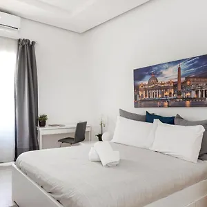 https://maison-cavour.it-romehotels.com